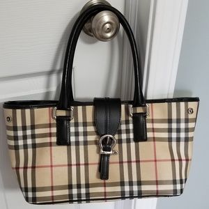 Burberry Nova patterned bag. Beautiful bag!